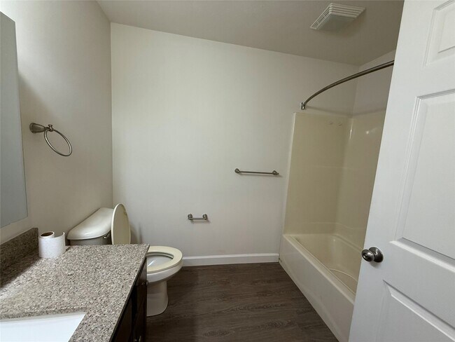 Building Photo - 5187 Westgate Dr