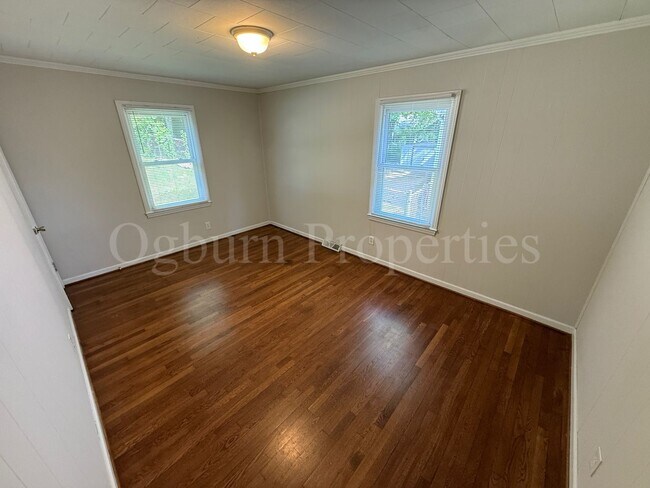 Building Photo - 651 S Sunset Dr