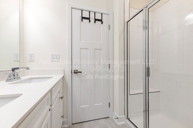 Building Photo - 6122 Cleburne Ct