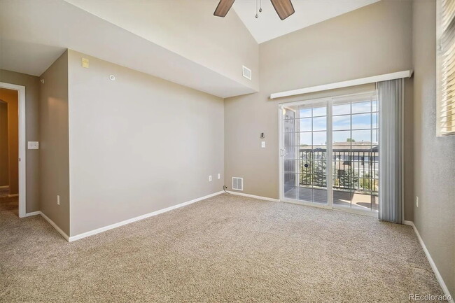 Building Photo - Spacious 2 bedroom, 2 bathroom condo for r...