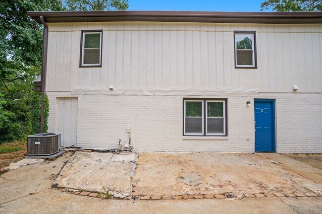 Building Photo - Lovely 3BR/2BA Duplex close to Downtown Covington!