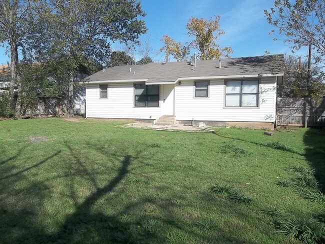 Building Photo - 2 BEDROOM, 2 BATH CENTRAL BELTON