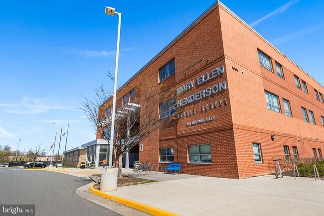 Building Photo - 255 W Falls Station Blvd