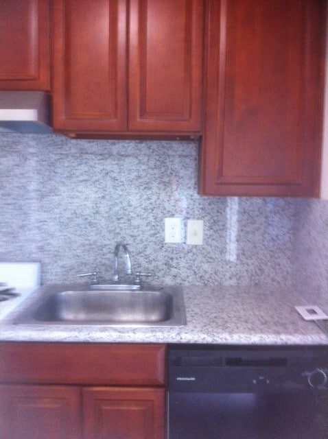 Renovated kitchen - 3213 Alma St
