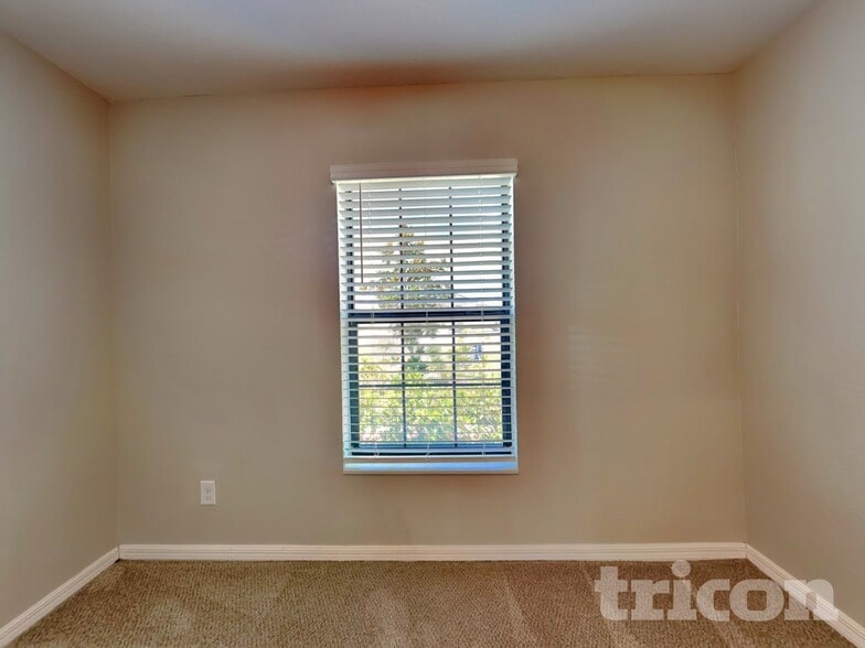 Building Photo - 1479 Swan Lake Cir