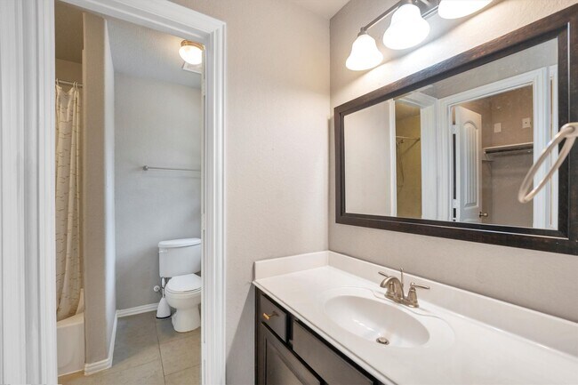 Building Photo - 6723 Mossridge Dr