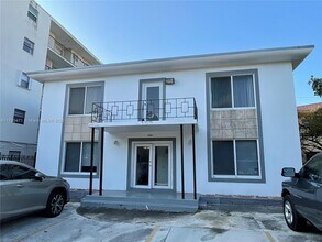 Building Photo - 1000 Biarritz Dr
