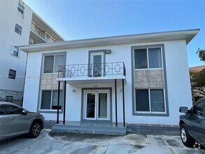 Building Photo - 1000 Biarritz Dr