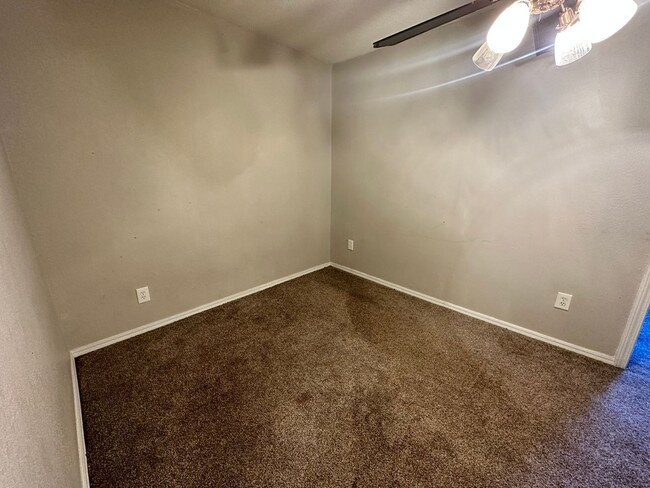 Building Photo - 1 Bed unit OKC