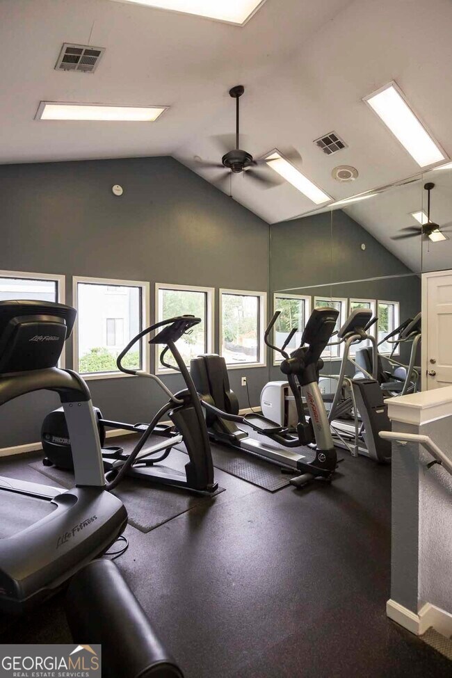 Building Photo - 6873 Peachtree Blvd