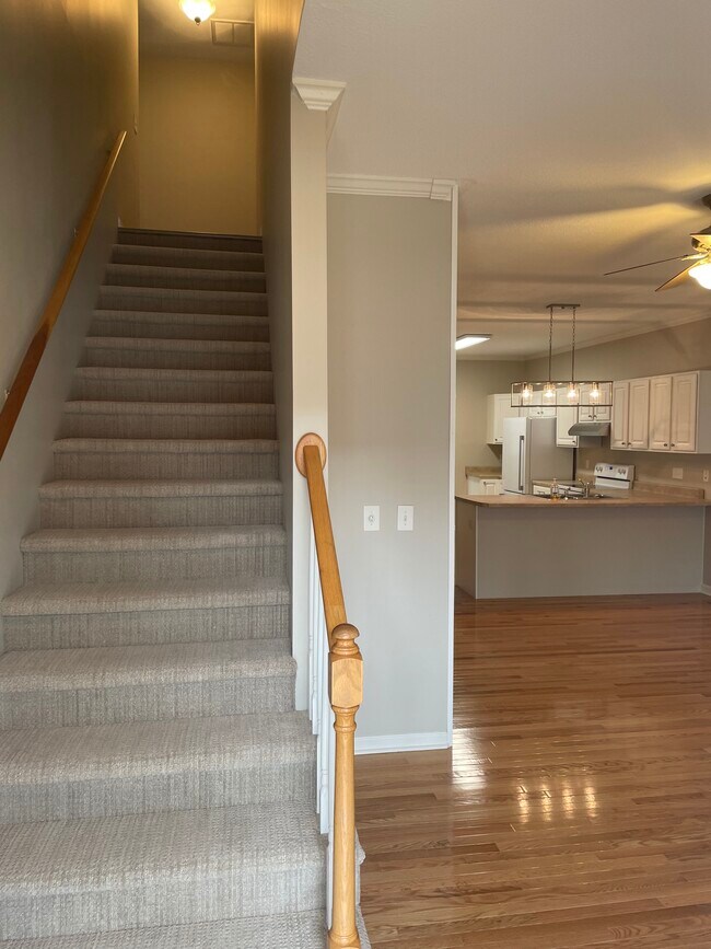 Stairs - 33 Cherokee Ridge Ct