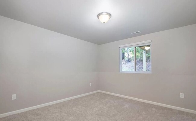 Building Photo - Newer Kentwood Home for Lease May 15 Occupancy!