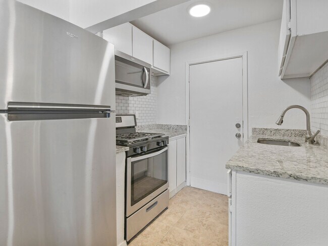 Building Photo - The WestFort Broadway