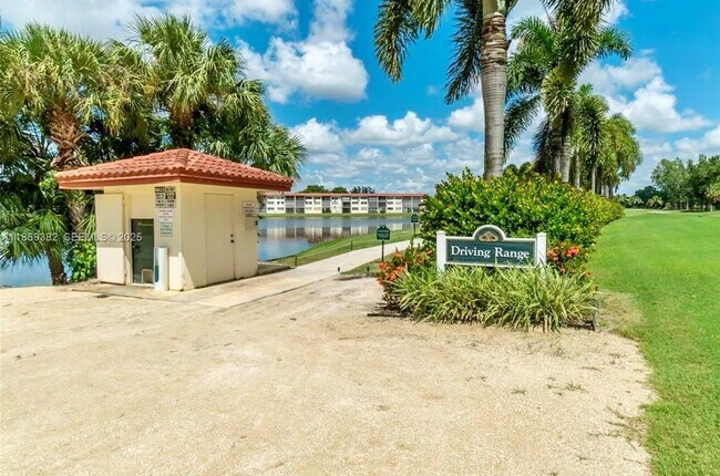 Building Photo - 671 S Hollybrook Dr