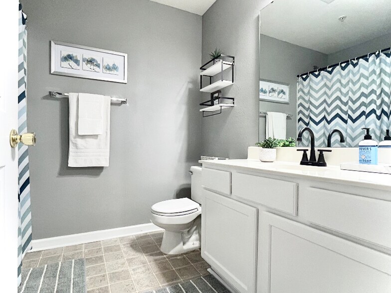 Building Photo - 7109 Lambeth Farm Ln