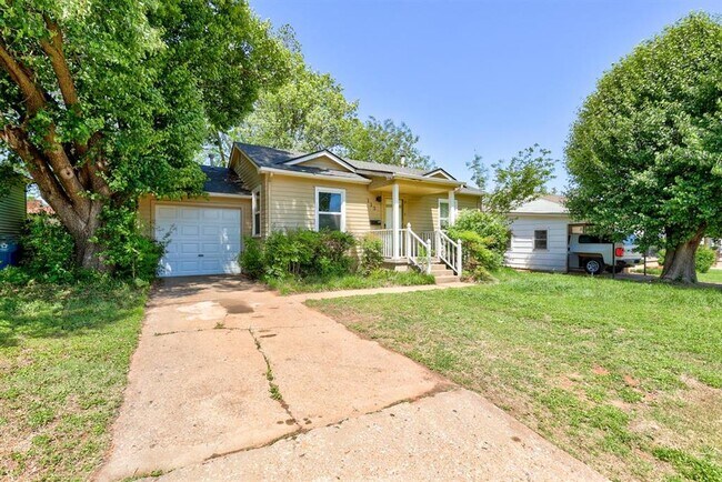 Primary Photo - 113 E 12th St