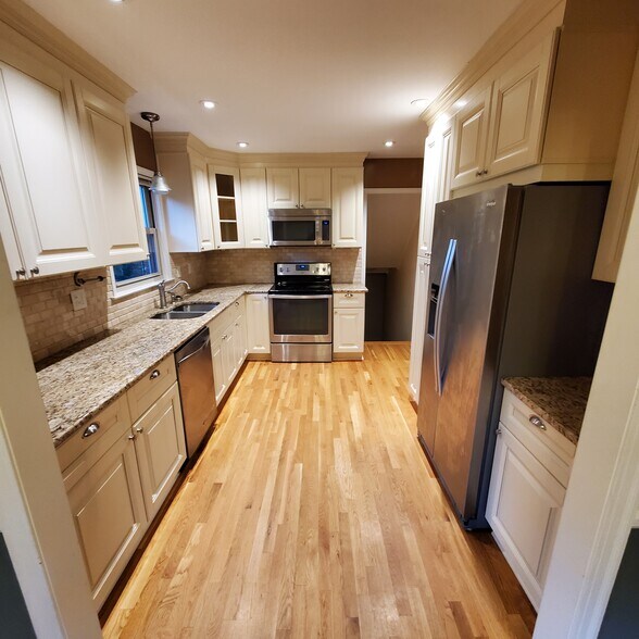 Building Photo - 628 Reynolds Dr