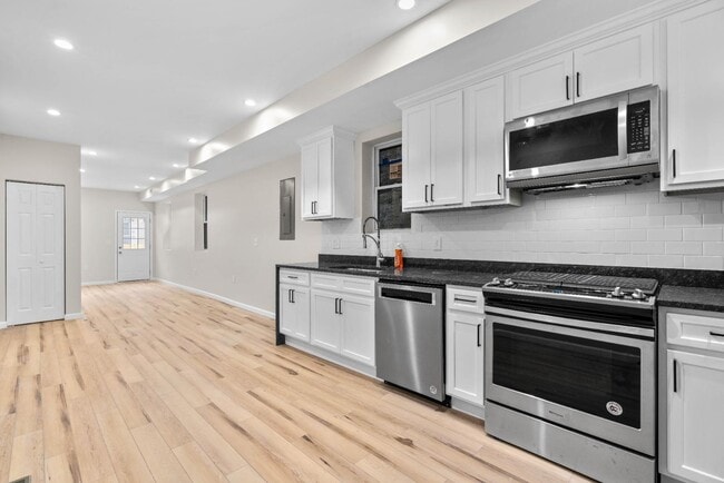 Building Photo - 2202 E Fayette St