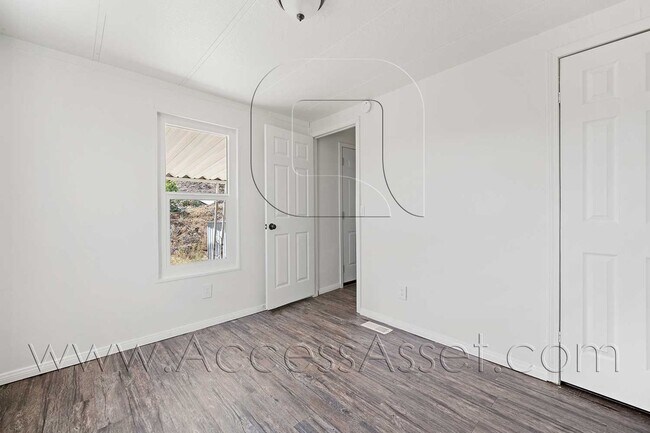Building Photo - 39975 San Ignacio Rd