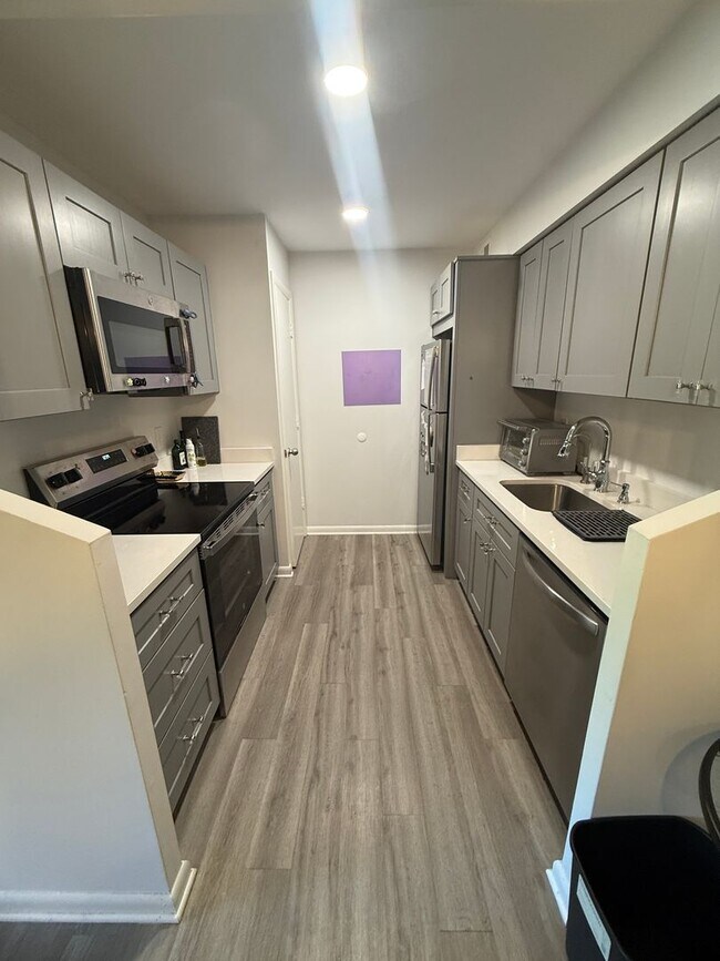 Building Photo - Fully Furnished Condo with community pool