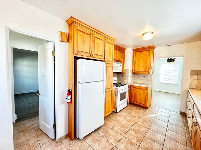 Building Photo - Beautiful 3B 2BA Home in Pacific Beach w/ ...