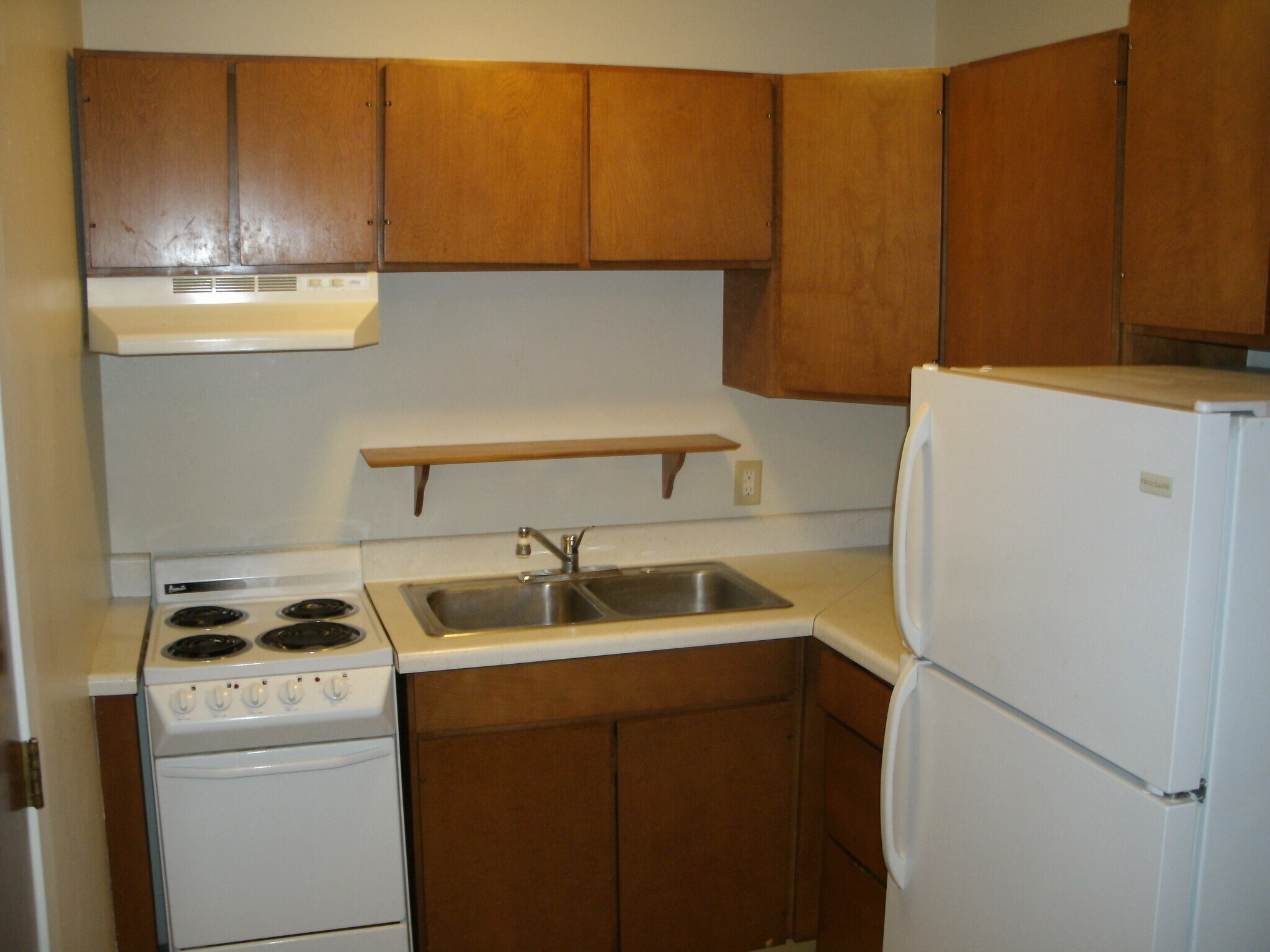 Spacious Kitchen - 1712 Continental Dr