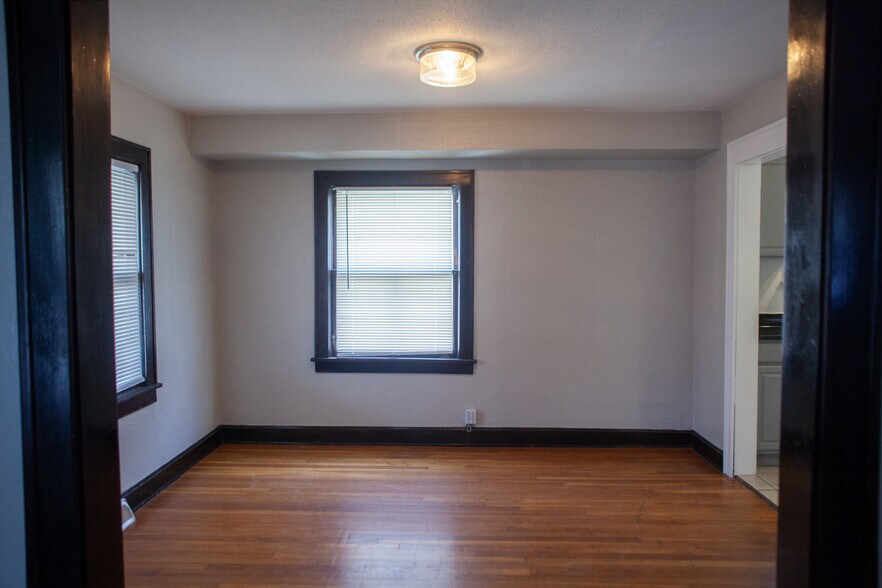 Dining Room - 1461 E 66th Ter