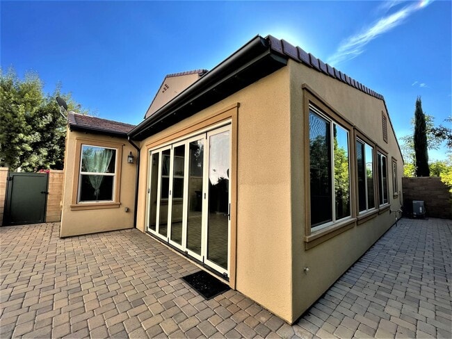 Building Photo - 225 Bright Poppy
