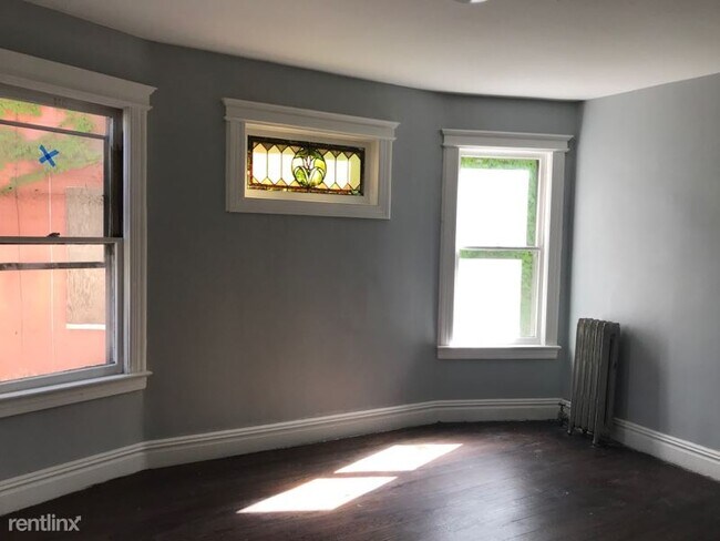 Building Photo - 4 br, 1 bath Townhome - 921 S 17th St