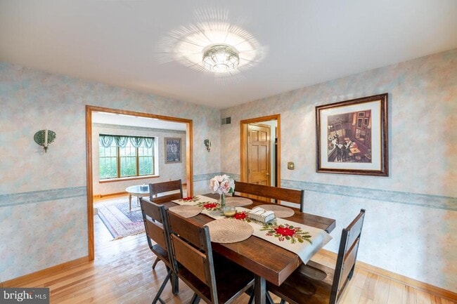 Building Photo - 211 Caravan Dr