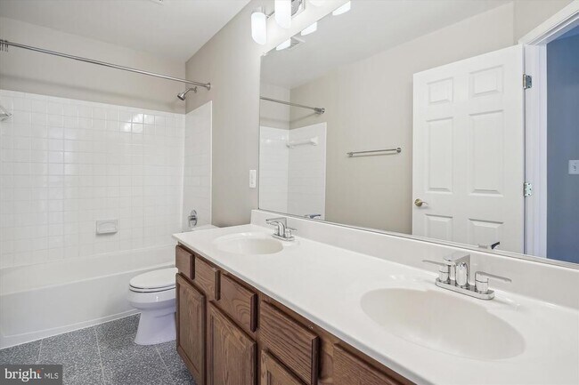 Building Photo - 2973 Myrtlewood Dr