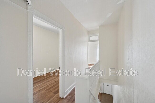 Building Photo - 2708 W 7th St