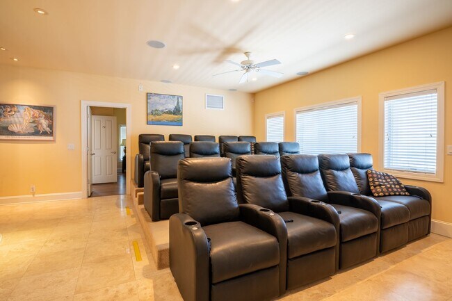 Building Photo - RENT MONTHLY THIS AMAZING HOME THIS OFF-SEASON