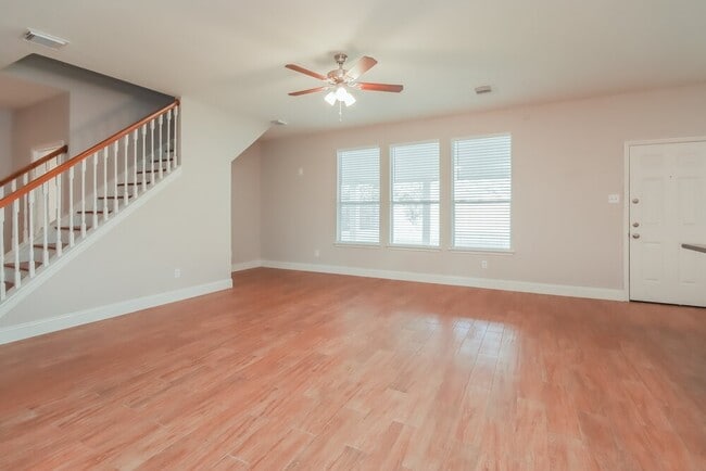 Building Photo - 553 Small Cedar Dr