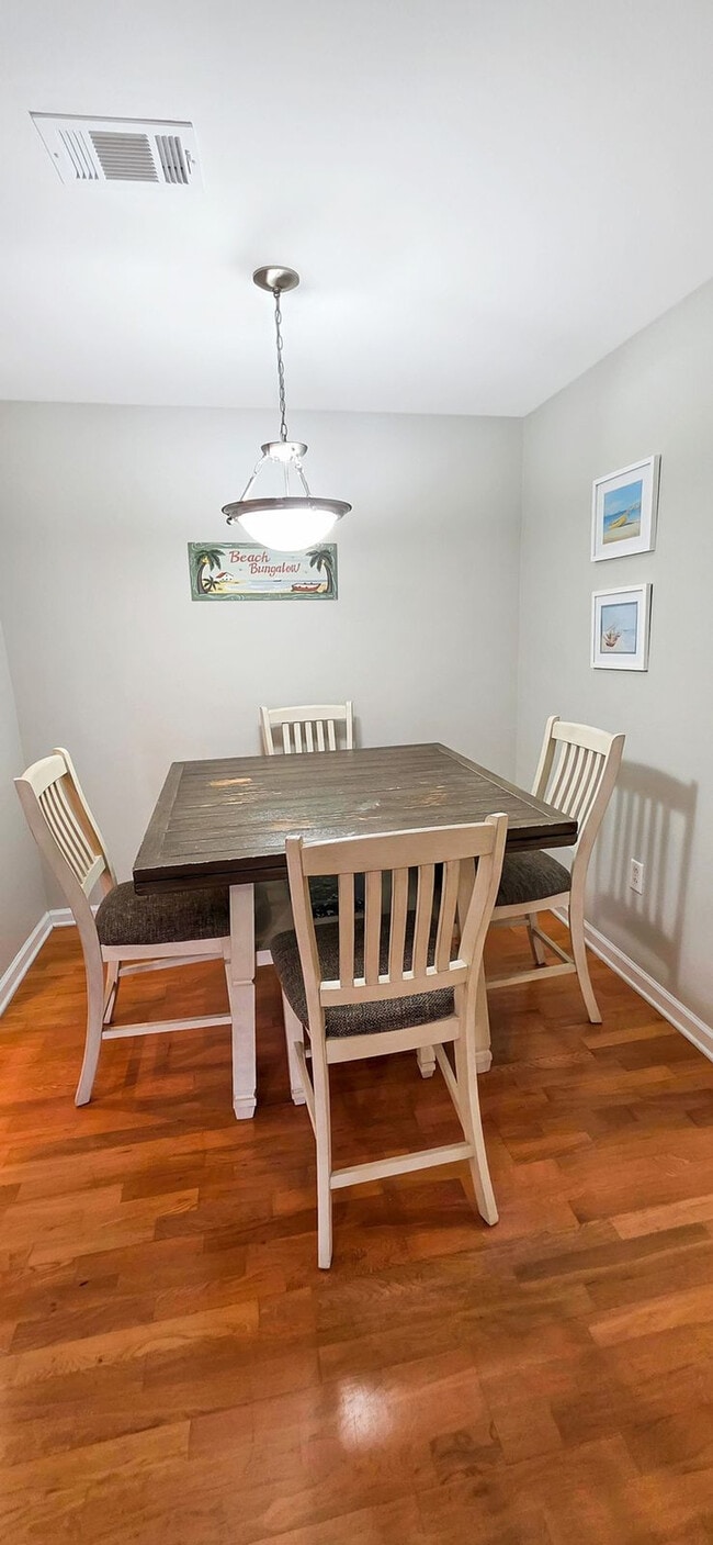 Building Photo - 2421 Beachview Dr