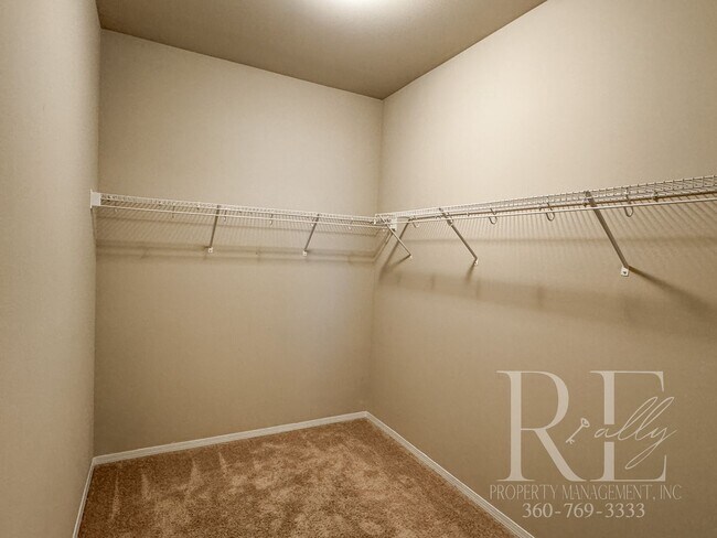 Building Photo - Modern End-Unit Townhome with Private Fenced Yard, Gourmet Kitchen & Spacious Layout
