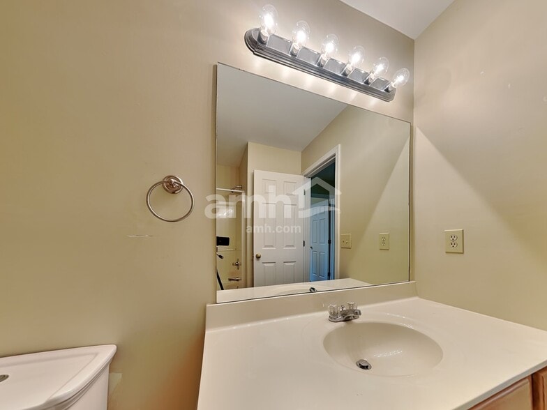 Building Photo - 6443 Lantern Way
