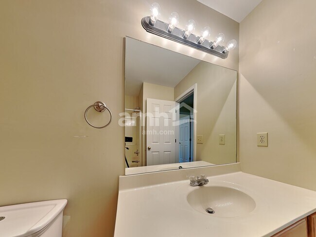 Building Photo - 6443 Lantern Way