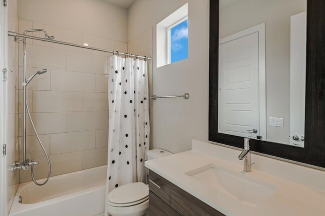 Building Photo - 6133 Florencia Ln