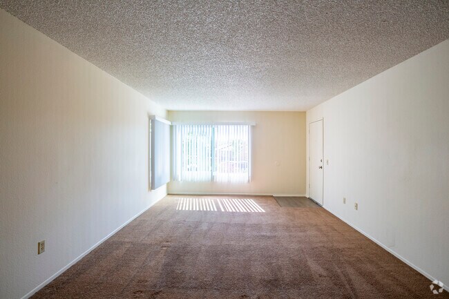 2 BR, 2 BA - 1105 SF - Sierra Vista