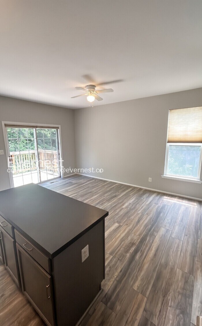 Building Photo - 21495 Harvest Green Terrace