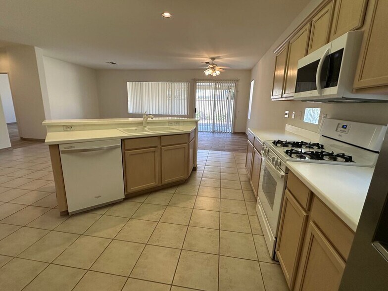 Building Photo - 78929 Lavender Cir