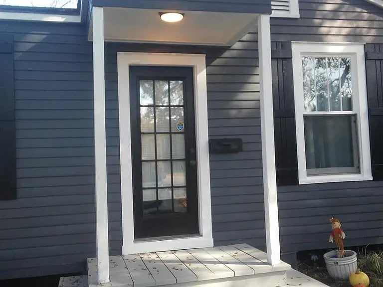 Building Photo - 551 Glenmore Ave