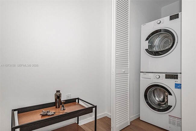 Building Photo - 398 NE 5th St