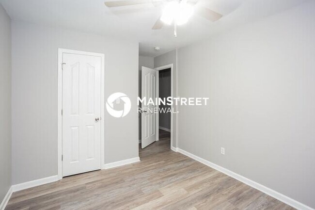 Building Photo - 3 Bedroom Pet-Friendly Home in HUNTERSVILL...