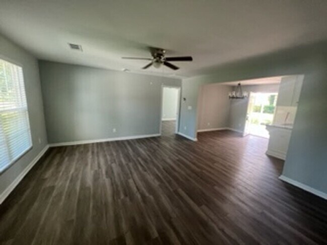 Building Photo - 1800 Acker Dr