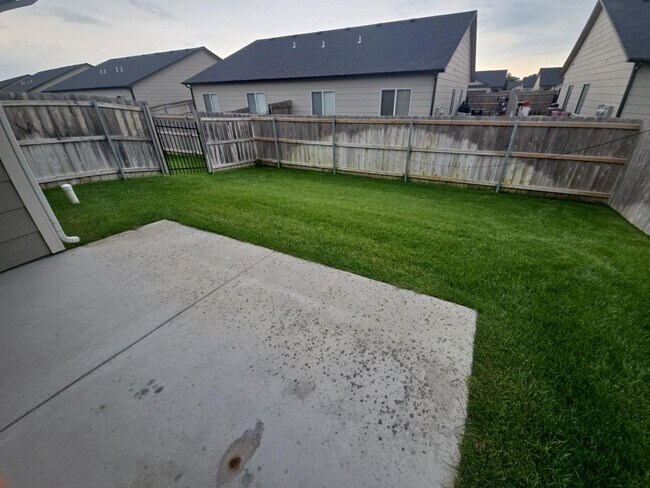 Building Photo - 12129/31 Cora