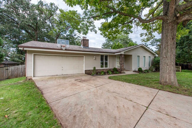 Building Photo - 8929 42 Ct