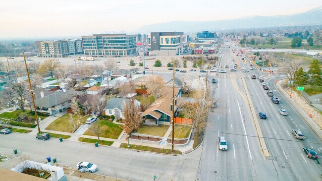 Building Photo - 1285 Parkway Ave