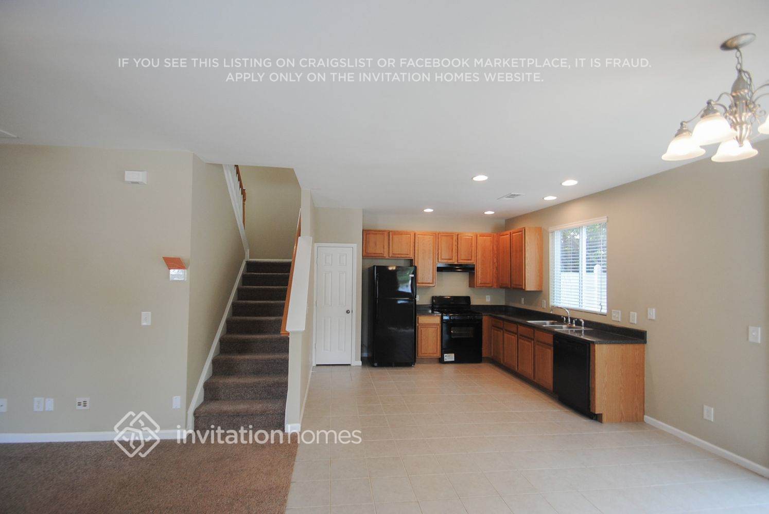 Building Photo - 415 Sureyya Dr